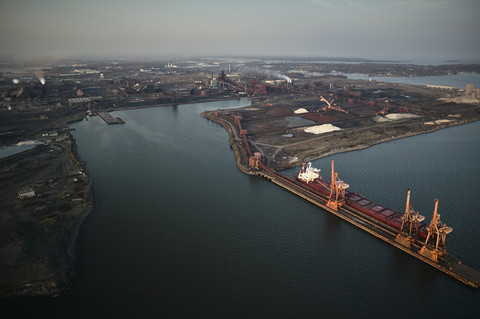 USA, Maryland, Luftaufnahme des alten Stahlwerks Sparrows Point und der Bootswerke in Baltimore, lizenzfreies Stockfoto