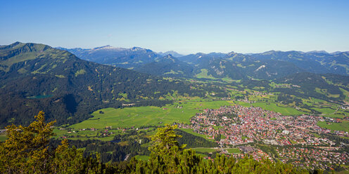 Deutschland, Bayern, Allgäu, Blick vom Schattenberg zum Fellhorn und Söllereck, im Hintergrund das Kleine Walsertal<br /> - WGF00978