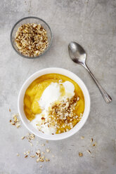 Mango creme with yogurt and nuts - EVGF03081