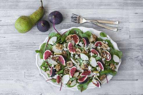 Salatplatte mit Mangold, Birne, Feigen, Walnüssen und Feta - SARF02939