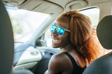 Happy young woman in a car - KIJF00781