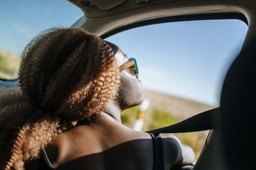 Young woman looking out of car window - KIJF00782