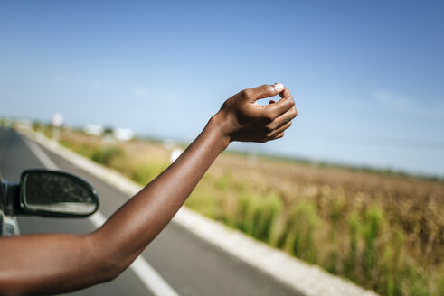 Hand of a woman leaning out of car window - KIJF00792