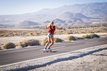 Spain, Tenerife, blond young skater skateboarding - SIPF00897