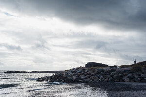 Dänemark, Skagen, Bunker und Leuchtturm am Strand - MJF02004