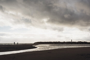 Dänemark, Skagen, Leuchtturm am Strand - MJF02010