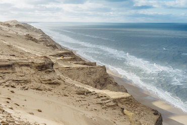 Dänemark, Nordjütland, Steilküste am Leuchtturm Rubjerg Knude - MJF02036