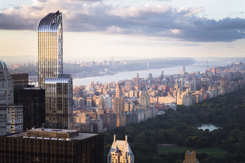 USA, New York City, Skyline von Manhattan mit One57-Gebäude und Central Park - STCF00267