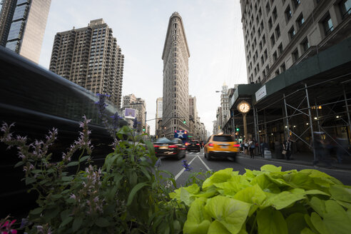 USA, New York City, Flatiron-Gebäude - STC00271