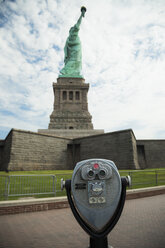 USA, New York City, coin-operated binoculars at Statue of Liberty - STCF00276