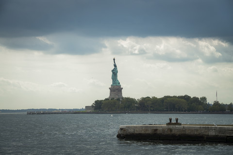 USA, New York City, Freiheitsstatue auf Liberty Island, lizenzfreies Stockfoto
