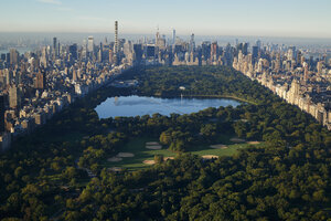 USA, New York City, Blick auf den Central Park - BCDF00154