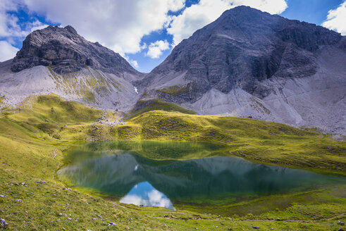 Deutschland, Bayern, Allgäu, Allgäuer Alpen, Rappensee, Hochgundspitze und Rappenseekopf - WGF00981