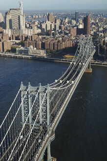 USA, New York, Luftaufnahme der Manhattan Bridge und des East River - BCDF00165
