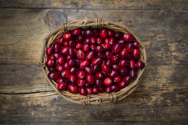 Cranberries in basket - LVF05364