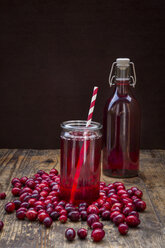Cranberries and cranberry juice - LVF05377