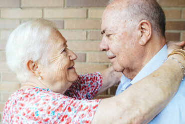Älteres Paar von Angesicht zu Angesicht - GEMF01104