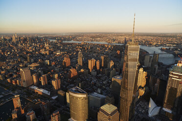 USA, New York, New York City, Stadtbild mit World Trade Center und Hudson River - BCDF00186