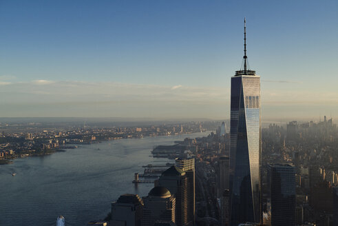 USA, New York, New York City, Stadtbild mit World Trade Center und Hudson River - BCDF00194