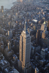 USA, New York State, New York City, Stadtbild mit Empire State Building am Morgen - BCDF00205