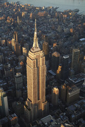 USA, New York State, New York City, Stadtbild mit Empire State Building am Morgen - BCDF00208