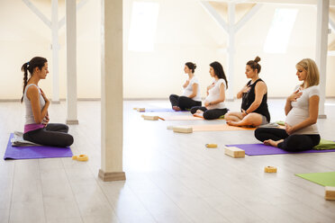 Pränataler Yoga-Kurs - ZEDF00352