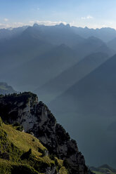 Schweiz, Kanton Schwyz, Fronalpstock, Blick auf den Vierwaldstättersee - HLF00992