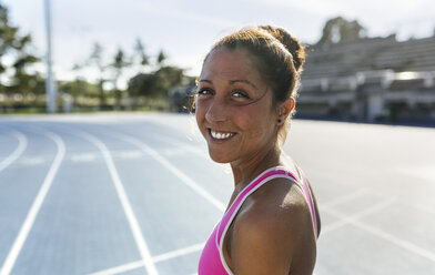 Portrait of a smiling athlete - MGOF02465