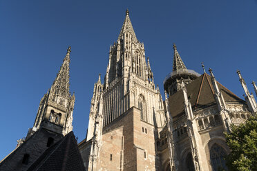 Deutschland, Ulm, Blick auf das Ulmer Münster von unten - PCF00281