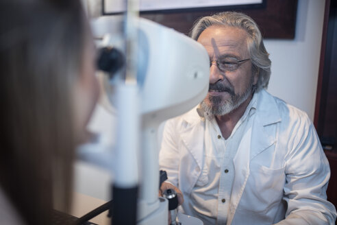 Young woman doing eye test at the optometrist's - ZEF10548