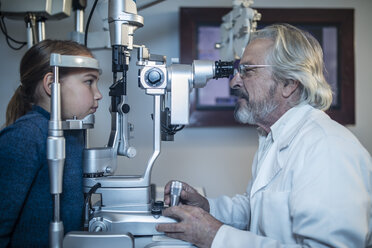 Girl doing eye test at the optometrist - ZEF10558