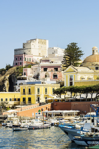 Italien, Pontinische Inseln, Ponza, Hafen, lizenzfreies Stockfoto