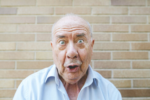 Portrait of senior man pulling funny faces - GEMF01124