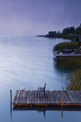 Österreich, Kärnten, Bootshäuser am Weissensee - GFF00788