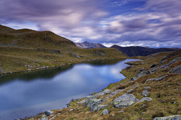 Österreich, Kärnten, Zweisee und Berge im Drautal - GFF00794