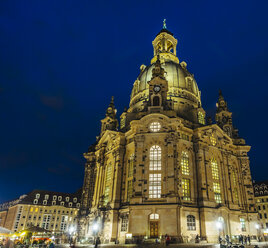 Deutschland, Sachsen, Dresden, Frauenkirche bei Nacht - KRPF01890