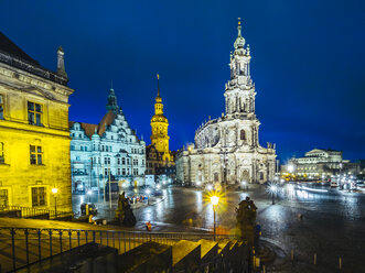 Deutschland, Sachsen, Dresden, Dresdner Kathedrale, Schlossplatz bei Nacht - KRPF01894