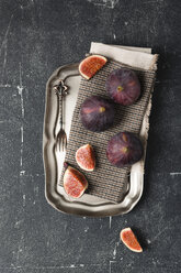 Whole and sliced figs - MYF01800