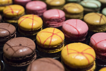 Sortiment bunter Macarons - ABZF01348