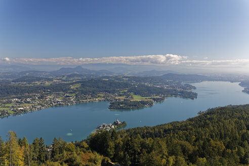 Austria, Carinthia, Lake Woerthersee, view to Klagenfurth - GFF00801