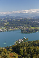 Austria, Carinthia, View to Maria Woerth at Lake Woerthersee - GFF00805