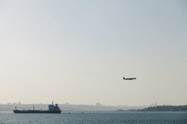 Türkei, Istanbul, Flugzeuglandung - BZF00355