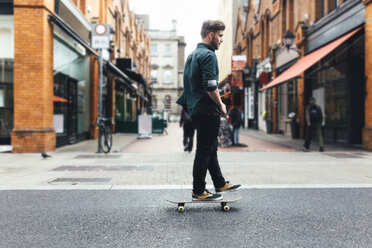 Ireland, Dublin, young skateboarder on the street - BOYF00617
