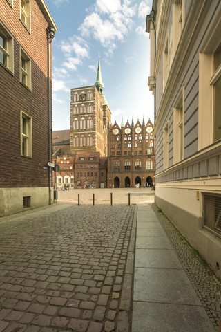 Germany, Mecklenburg-Western Pomerania, Stralsund, Knieperstrasse, old market and St. Nicolas' church stock photo