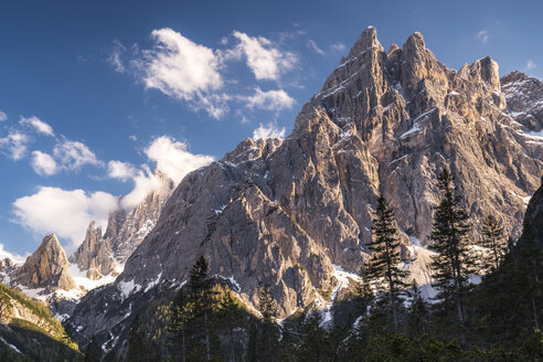 Italien, Provinz Belluno, Hochpustertal, Naturpark Drei Zinnen, Sextner Dolomiten, Einserkofel und Zwoelferkofel - STSF01106
