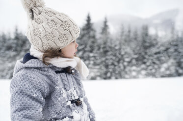 Girl in winter landscape looking around - HAPF00970
