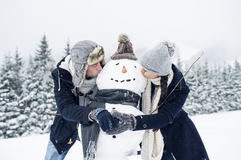 Paar küssender Schneemann - HAPF00976