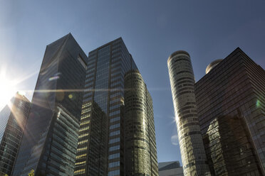 France, Paris, modern office building, La Defense against the sun - FCF01094