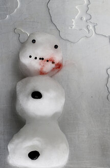 Schmelzender Schneemann mit Blut am Mund - HSTF00040