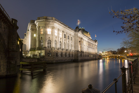 Deutschland, Berlin, Bode-Museum bei Nacht, lizenzfreies Stockfoto